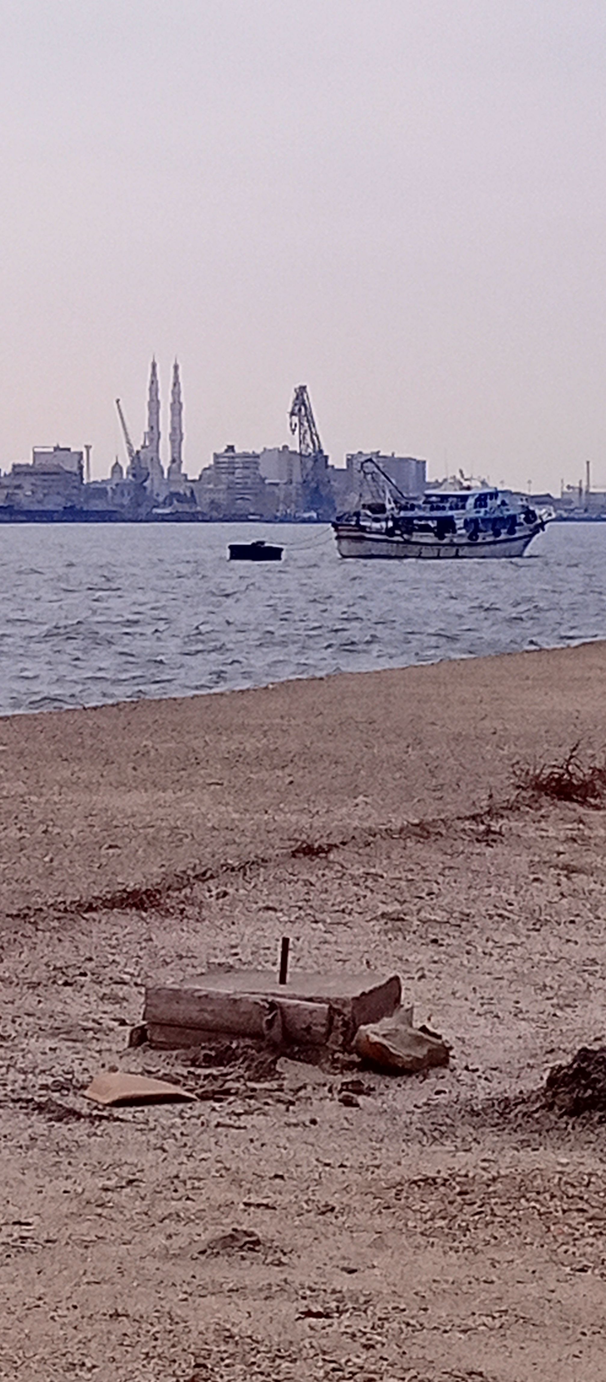 مراكب الصيد ترسو على مشارف ميناء بورسعيد