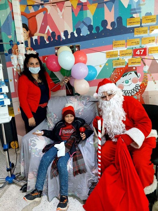سانتا كلوز يحتفل مع أطفال السرطان