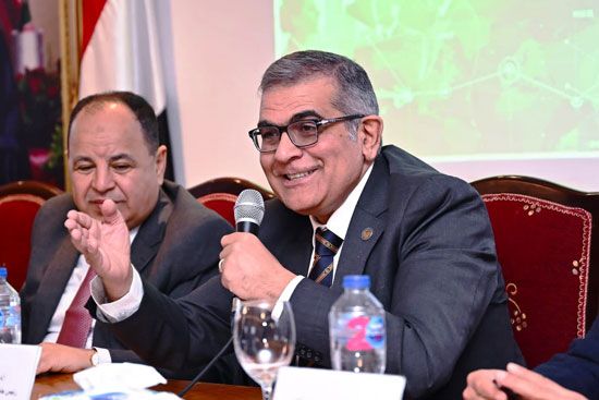 جانب من الندوة (3)