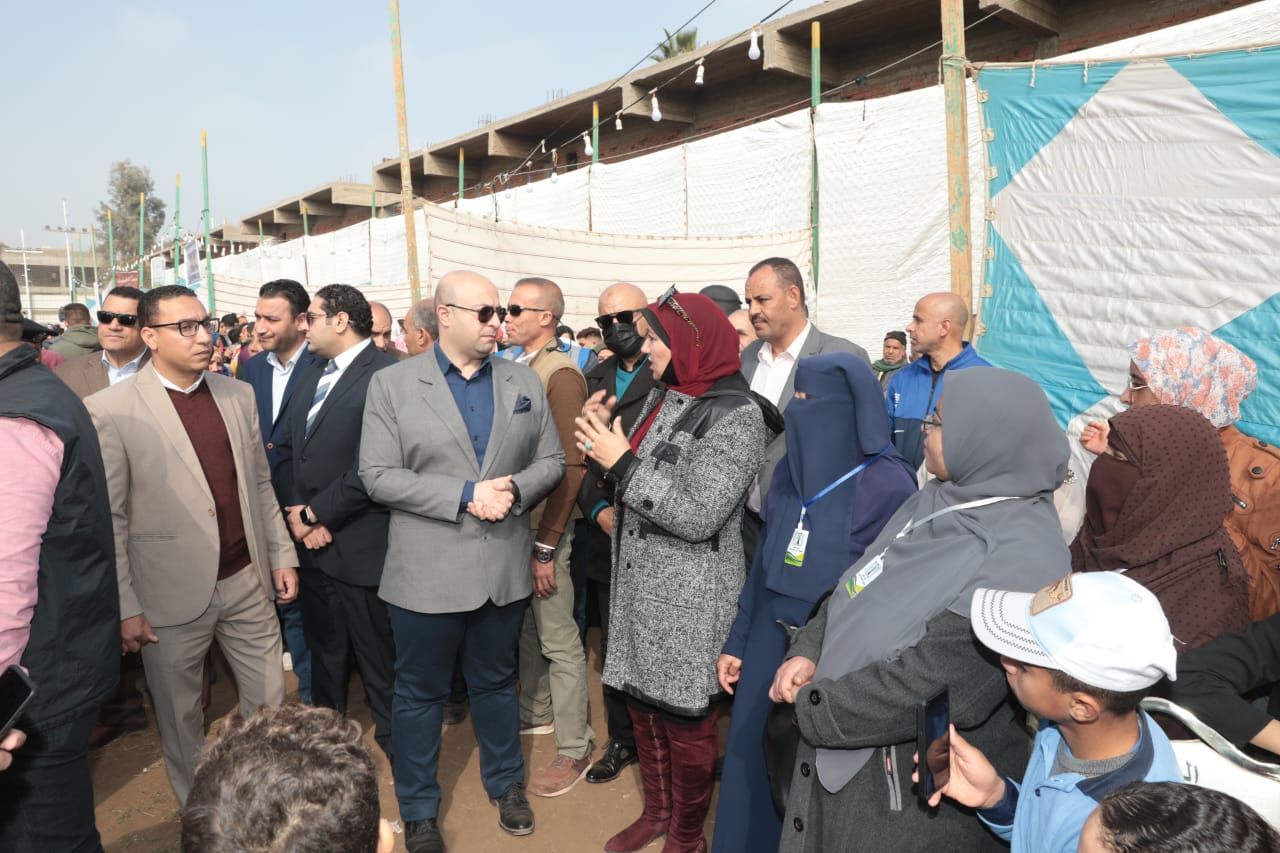 محافظ بنى سويف يتفقد قرية سدس (2) محافظ بنى سويف يتفقد قرية سدس (2)