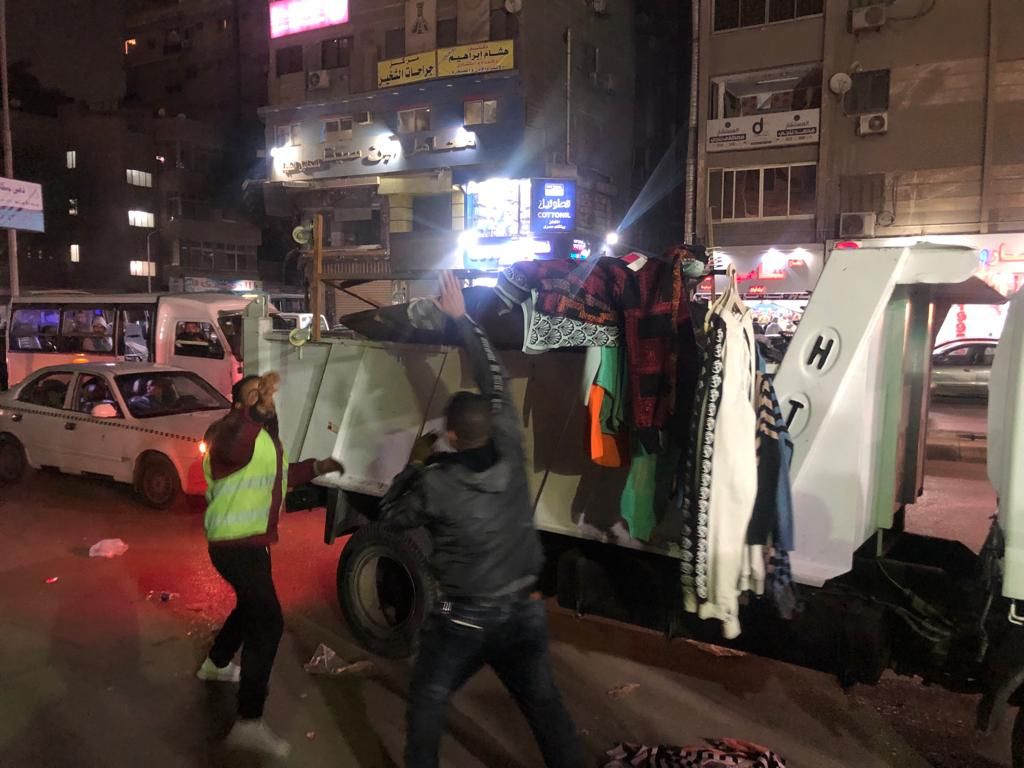 حملة مسائية بالدقى لرفع اشغالات الباعة (2) حملة مسائية بالدقى لرفع اشغالات الباعة (2)