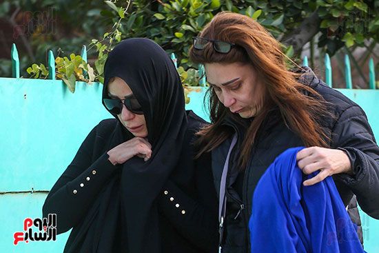 ريم البارودي في جنازة والدها (2) ريم البارودي في جنازة والدها (2)