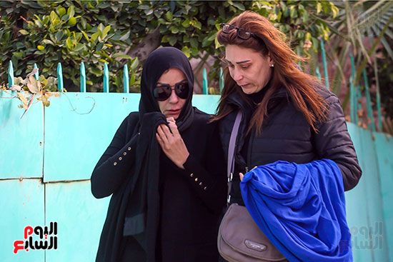 ريم البارودي في جنازة والدها (4) ريم البارودي في جنازة والدها (4)