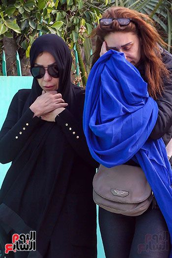 ريم البارودي في جنازة والدها (1)