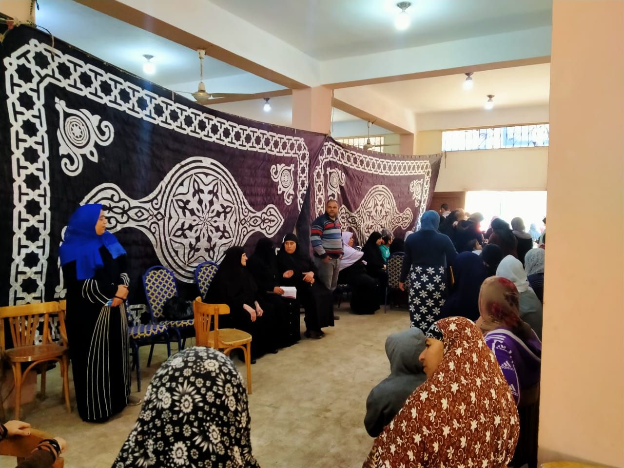 اقبال المواطنين عل القافلة اقبال المواطنين عل القافلة