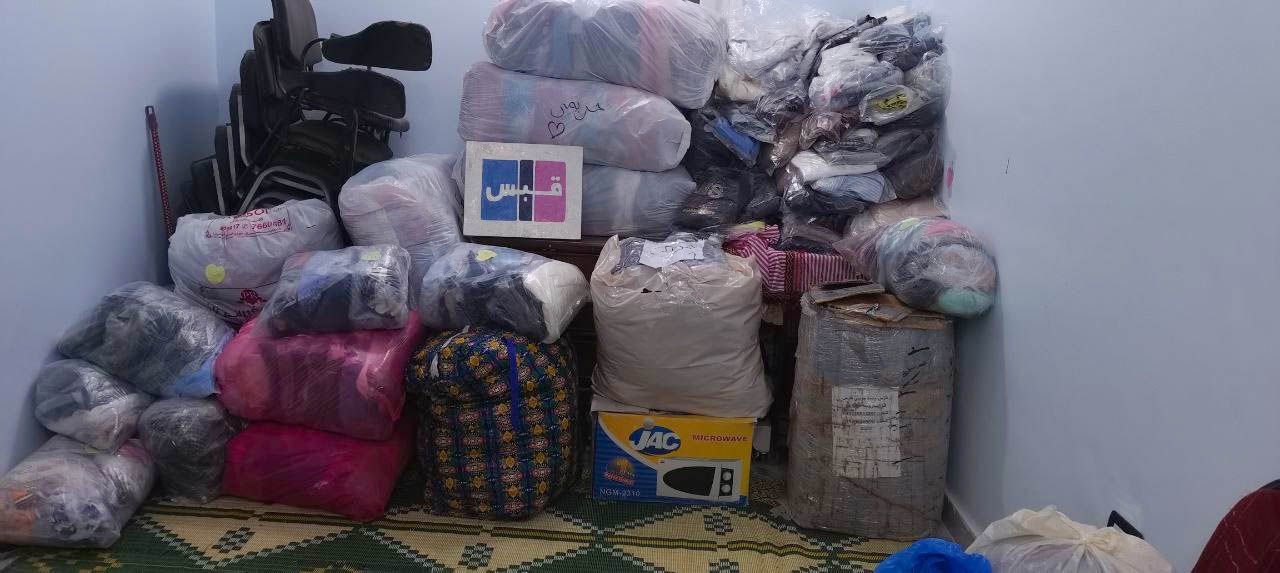 تجهيز الملابس قبل العرض تجهيز الملابس قبل العرض