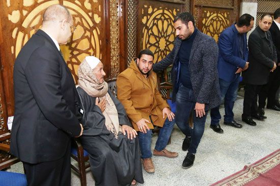 بدء تلقى العزاء فى الزميل الراحل علام عبد الغفار بمسجد الحامدية الشاذلية (1) بدء تلقى العزاء فى الزميل الراحل علام عبد الغفار بمسجد الحامدية الشاذلية (1)