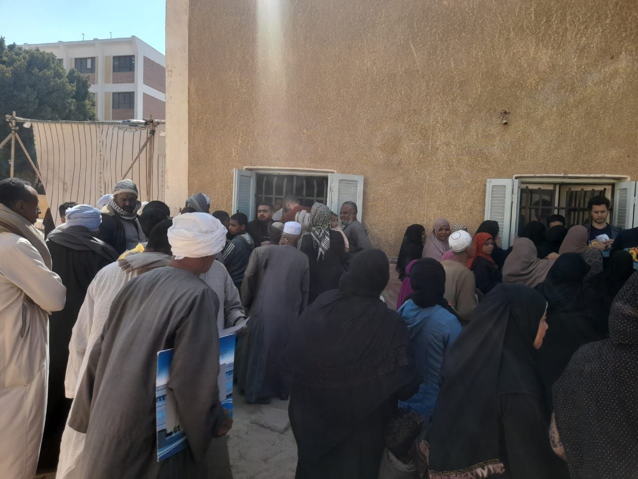 فحص وعلاج 1342 حالة فى قافلة مركز شباب الندافين بالطود فحص وعلاج 1342 حالة فى قافلة مركز شباب الندافين بالطود