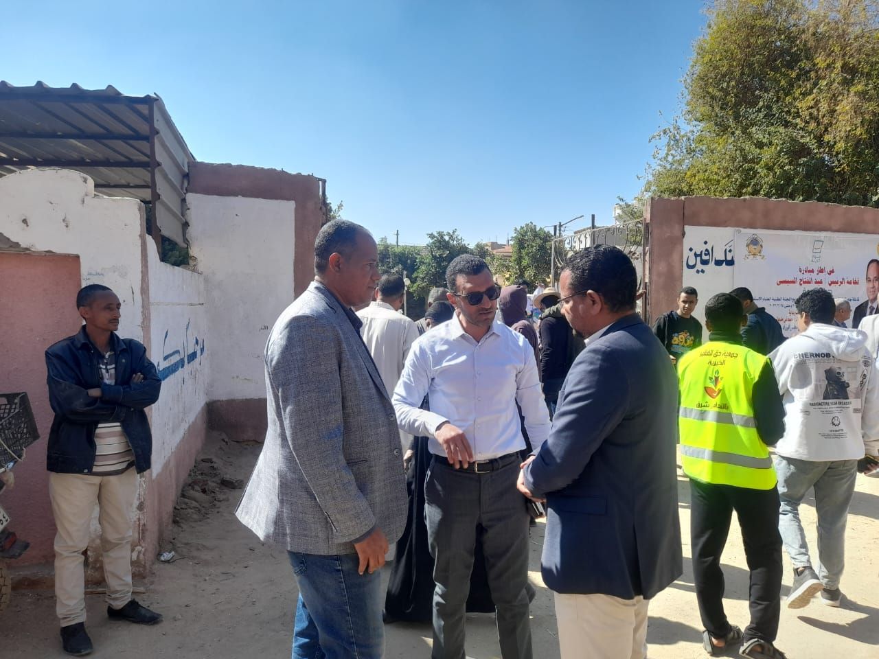رئيس مدينة الطود يتابع قافلة طبية بمركز شباب الندافين رئيس مدينة الطود يتابع قافلة طبية بمركز شباب الندافين