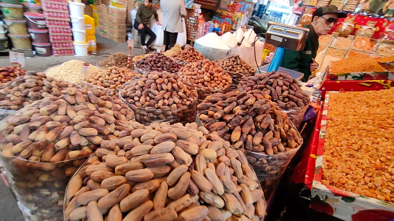 انواع متعدده من البلح في الأسواق انواع متعدده من البلح في الأسواق