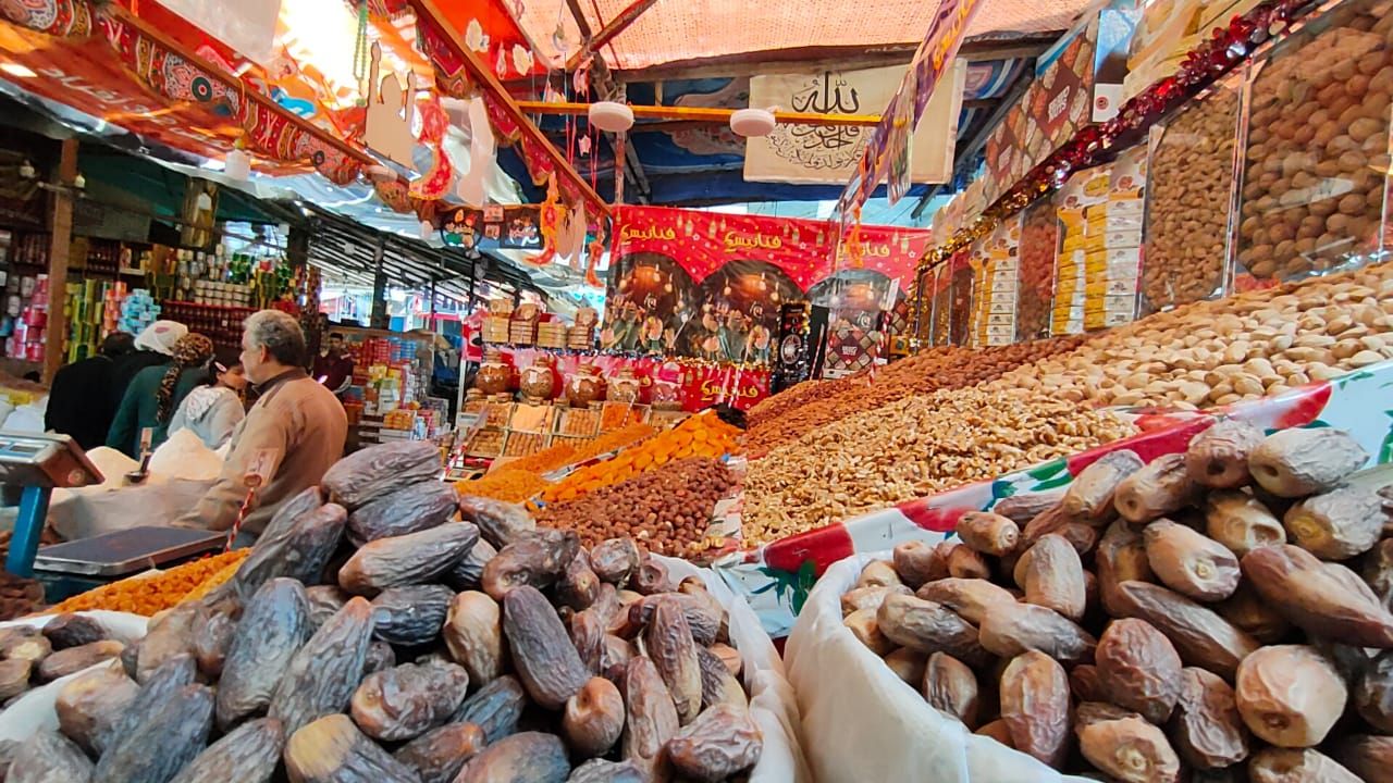 الياميش والبلح في أسواق الإسكندرية الياميش والبلح في أسواق الإسكندرية