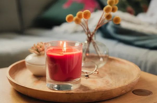 شمعة معطرة شمعة معطرة