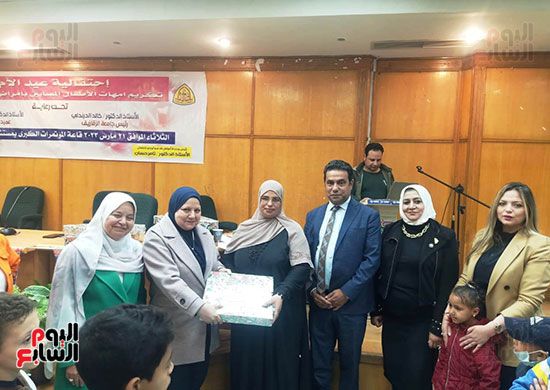 135716-جانب-من-التكريم-(7) 135716-جانب-من-التكريم-(7)