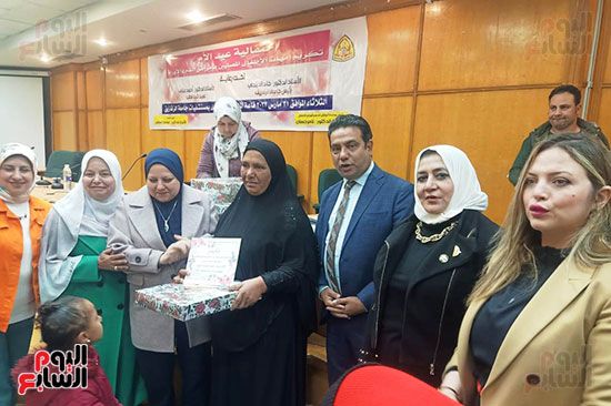 139038-جانب-من-التكريم-(6) 139038-جانب-من-التكريم-(6)