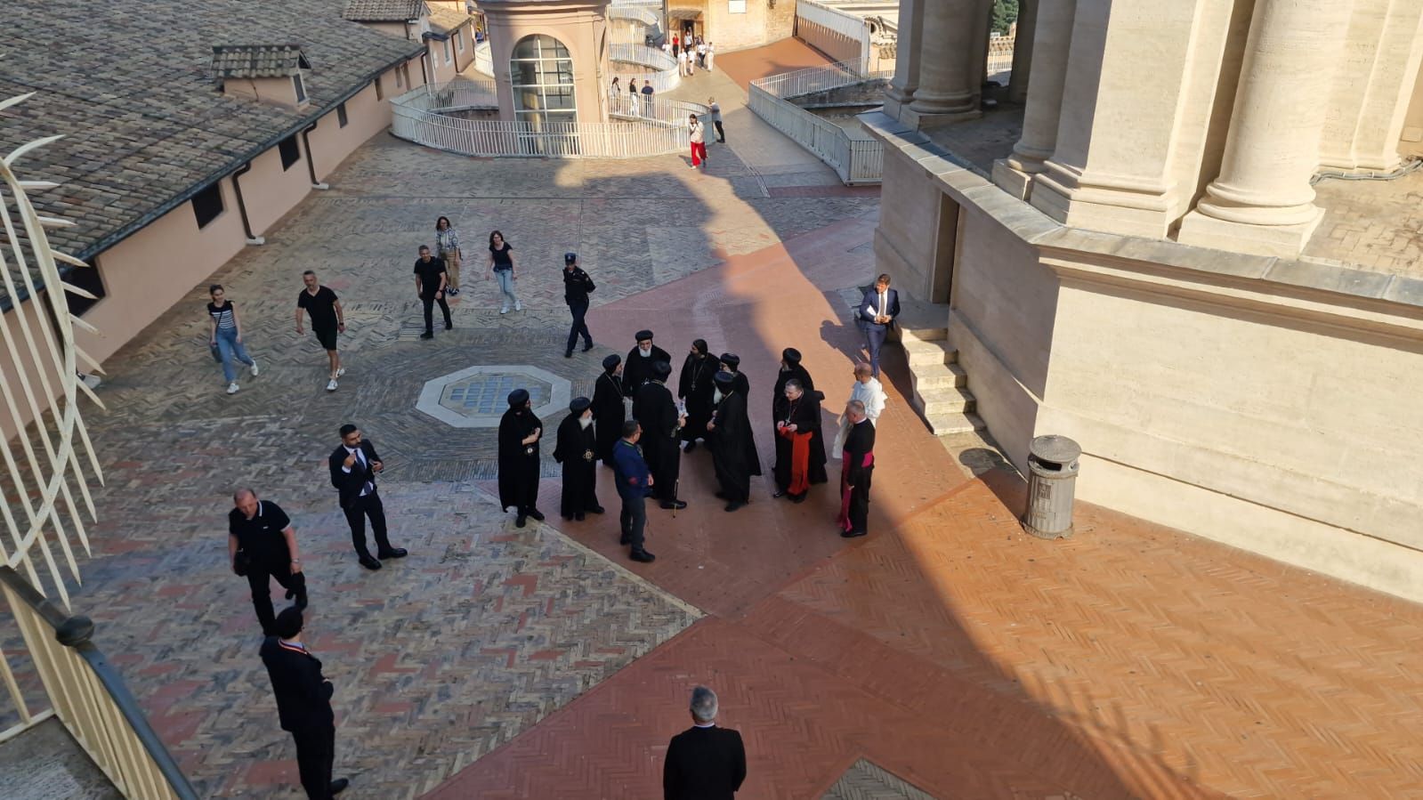 وصول قداسة البابا المزار وصول قداسة البابا المزار