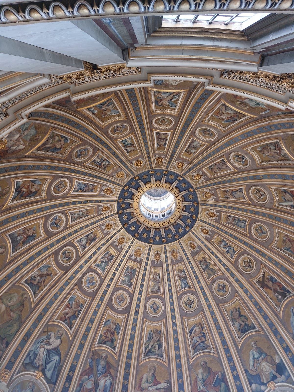 جانب من مزار القديس بطرس جانب من مزار القديس بطرس