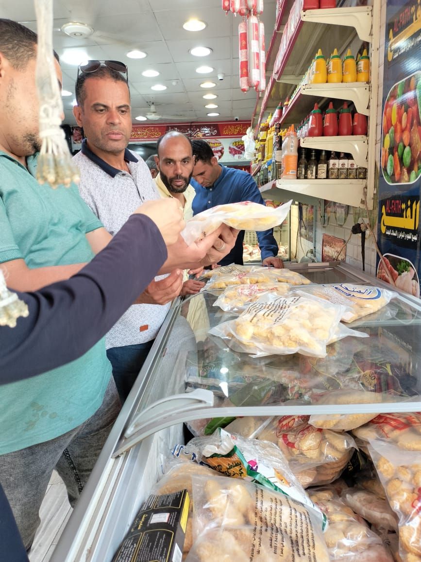 طب بيطري الجيزة يضبط لحوم فاسدة (1) طب بيطري الجيزة يضبط لحوم فاسدة (1)