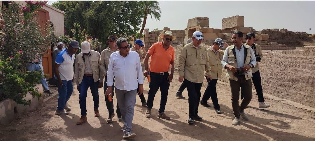 جانب من جولة الوفد الصني بالكرنك والمعابد جانب من جولة الوفد الصني بالكرنك والمعابد
