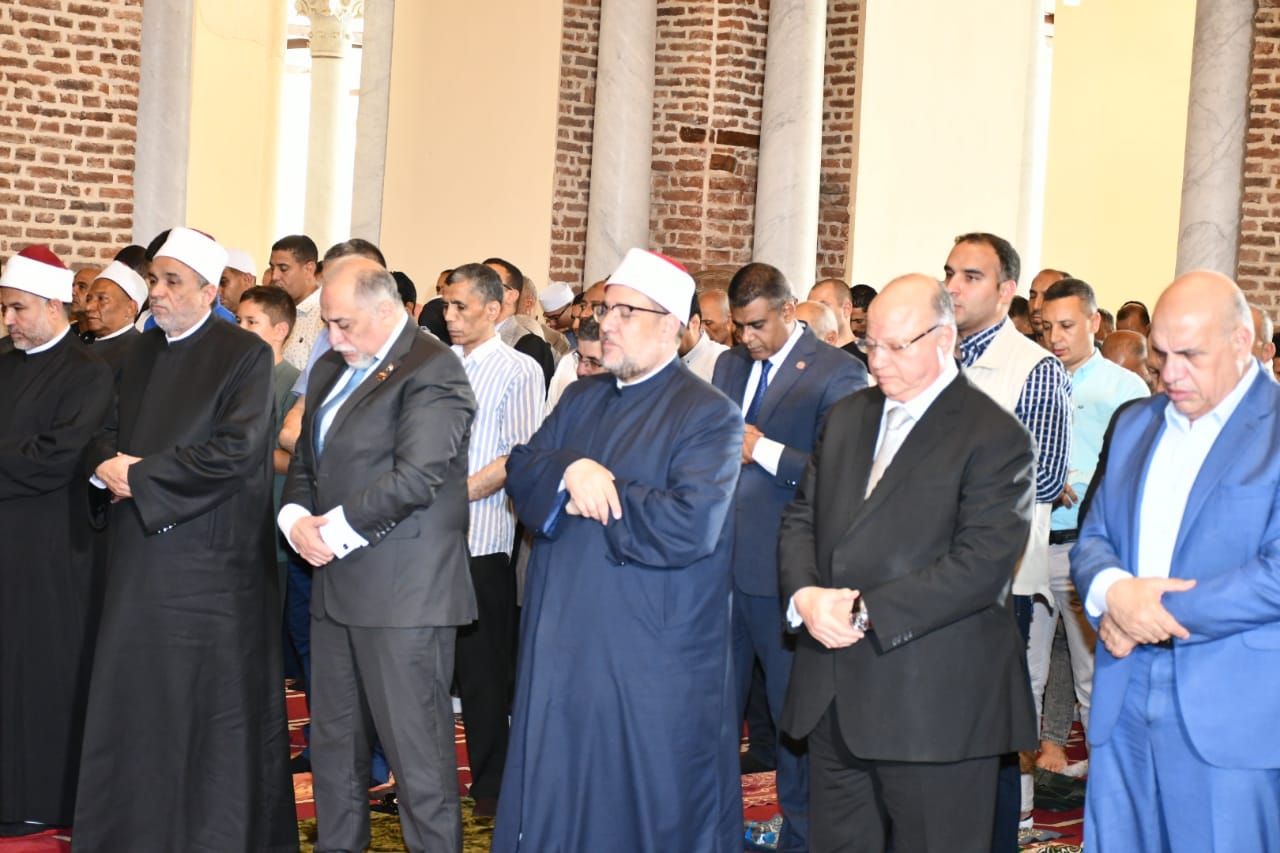صلاة وزير الأوقاف صلاة وزير الأوقاف