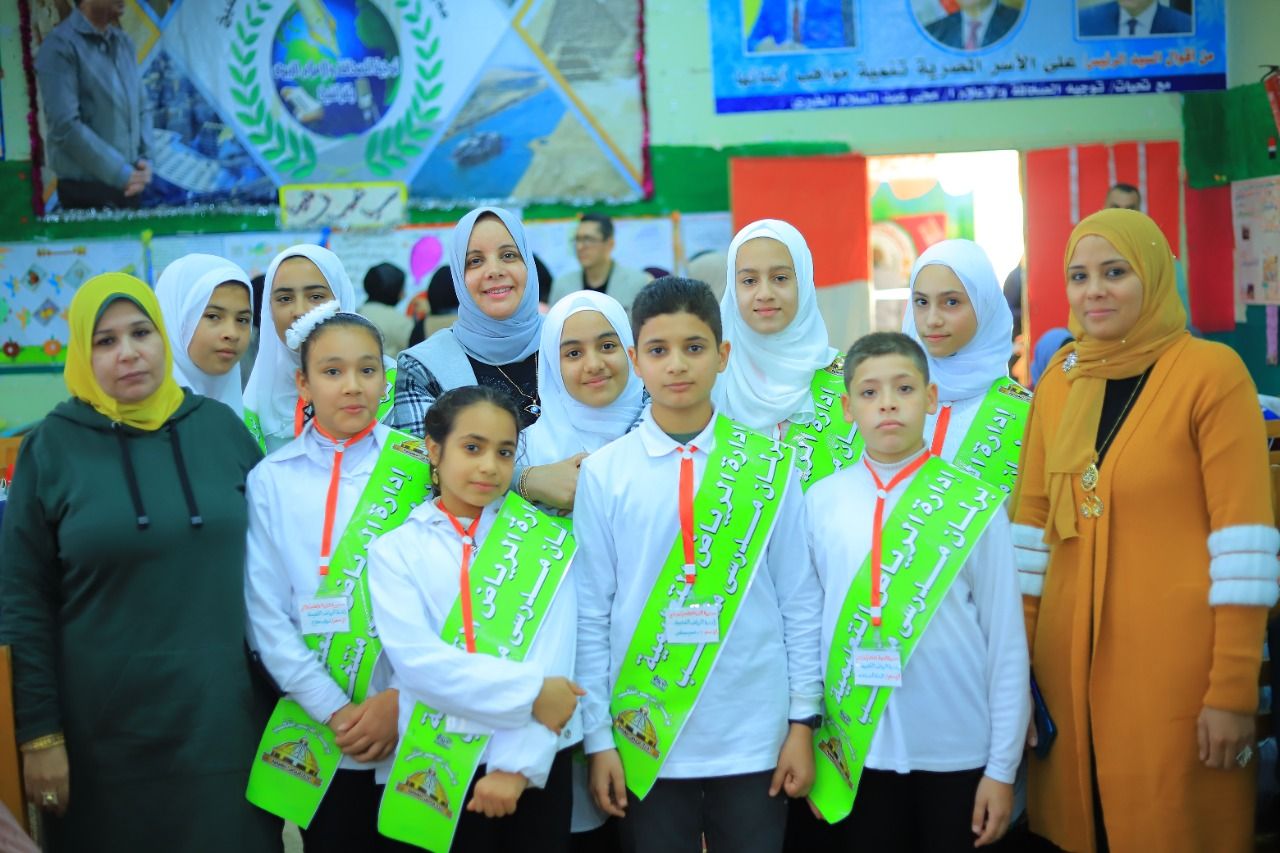 طلاب متميزون في الصحافة المدرسية طلاب متميزون في الصحافة المدرسية