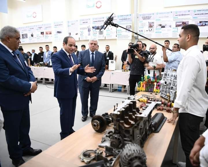 جانب من تقدم الرئيس جانب من تقدم الرئيس