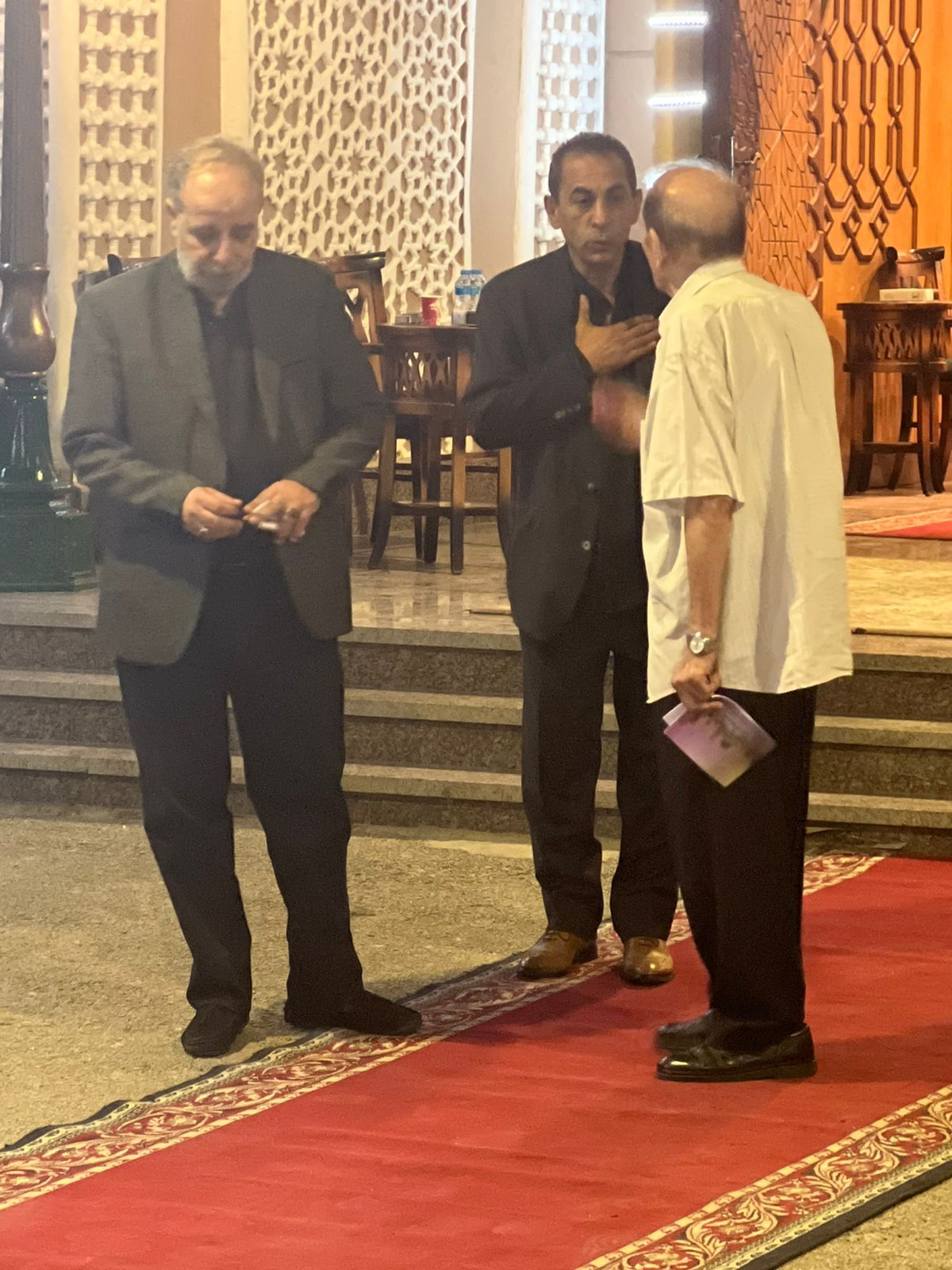 محمد رياض وعادل عوض وياسر صادق يقدمان واجب العزاء في الكاتب الكبير أبو العلا السلاموني (1) محمد رياض وعادل عوض وياسر صادق يقدمان واجب العزاء في الكاتب الكبير أبو العلا السلاموني (1)