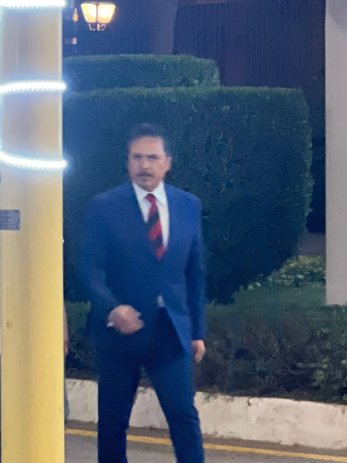 محمد رياض وعادل عوض وياسر صادق يقدمان واجب العزاء في الكاتب الكبير أبو العلا السلاموني (3) محمد رياض وعادل عوض وياسر صادق يقدمان واجب العزاء في الكاتب الكبير أبو العلا السلاموني (3)