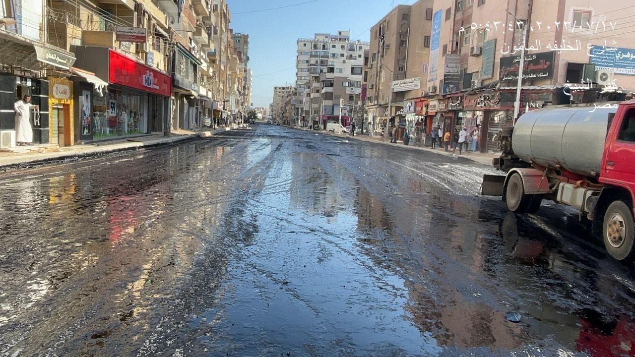 وضع طبقة المازوت قبل وضع الطبقة الاخيرة وضع طبقة المازوت قبل وضع الطبقة الاخيرة