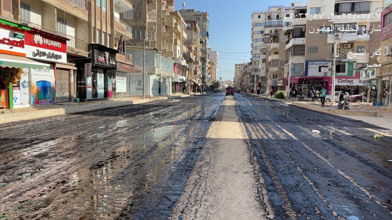 وضع طبقة المازوت بشارع الخليفة المأمون وضع طبقة المازوت بشارع الخليفة المأمون