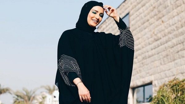 Ukuhunyushwa kwephupho mayelana nokugqoka i-abaya ne-niqab ephusheni