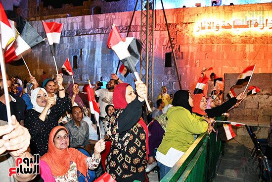 جمهور-مهرجان-القلعة-يرفع-أعلام-مصر-فى-حفل-على-الحجار-(7)