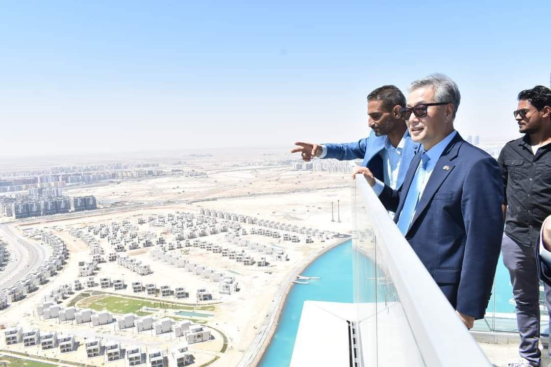 سفير كوريا الجنوبية يتفقد الأبراج الشاطئية لمدينة العلمين سفير كوريا الجنوبية يتفقد الأبراج الشاطئية لمدينة العلمين