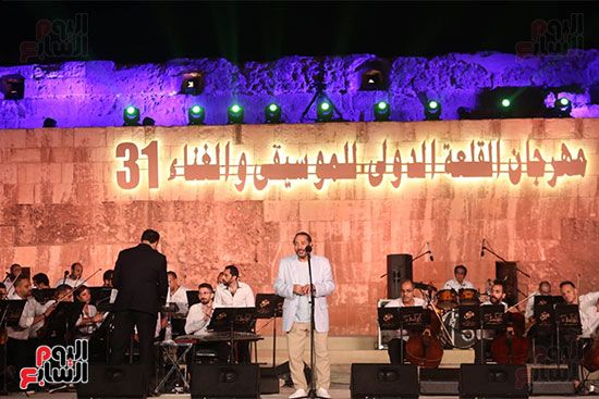 علي الحجار يفتتح حفل مهرجان القلعة (4)