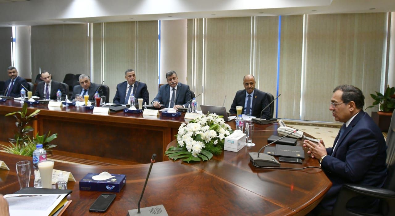 وزير البترول يتابع توسعات مصفاة ميدور وزير البترول يتابع توسعات مصفاة ميدور