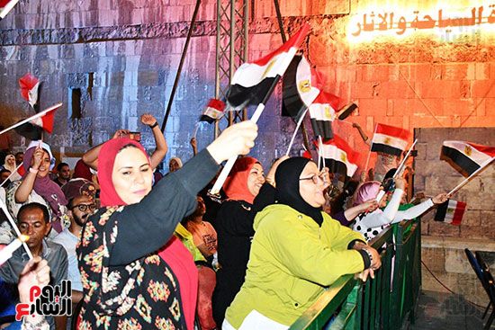 جمهور-مهرجان-القلعة-يرفع-أعلام-مصر-فى-حفل-على-الحجار-(1)