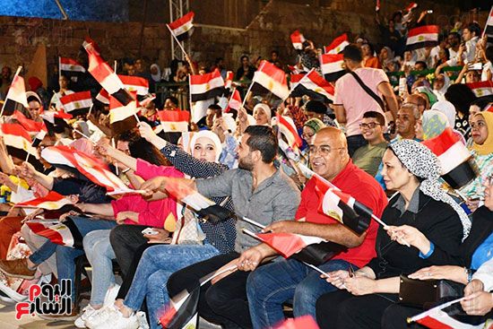 جمهور-مهرجان-القلعة-يرفع-أعلام-مصر-فى-حفل-على-الحجار-(9)