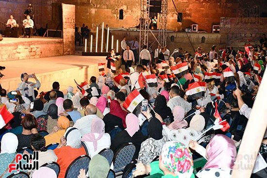 جمهور-مهرجان-القلعة-يرفع-أعلام-مصر-فى-حفل-على-الحجار-(3) جمهور-مهرجان-القلعة-يرفع-أعلام-مصر-فى-حفل-على-الحجار-(3)