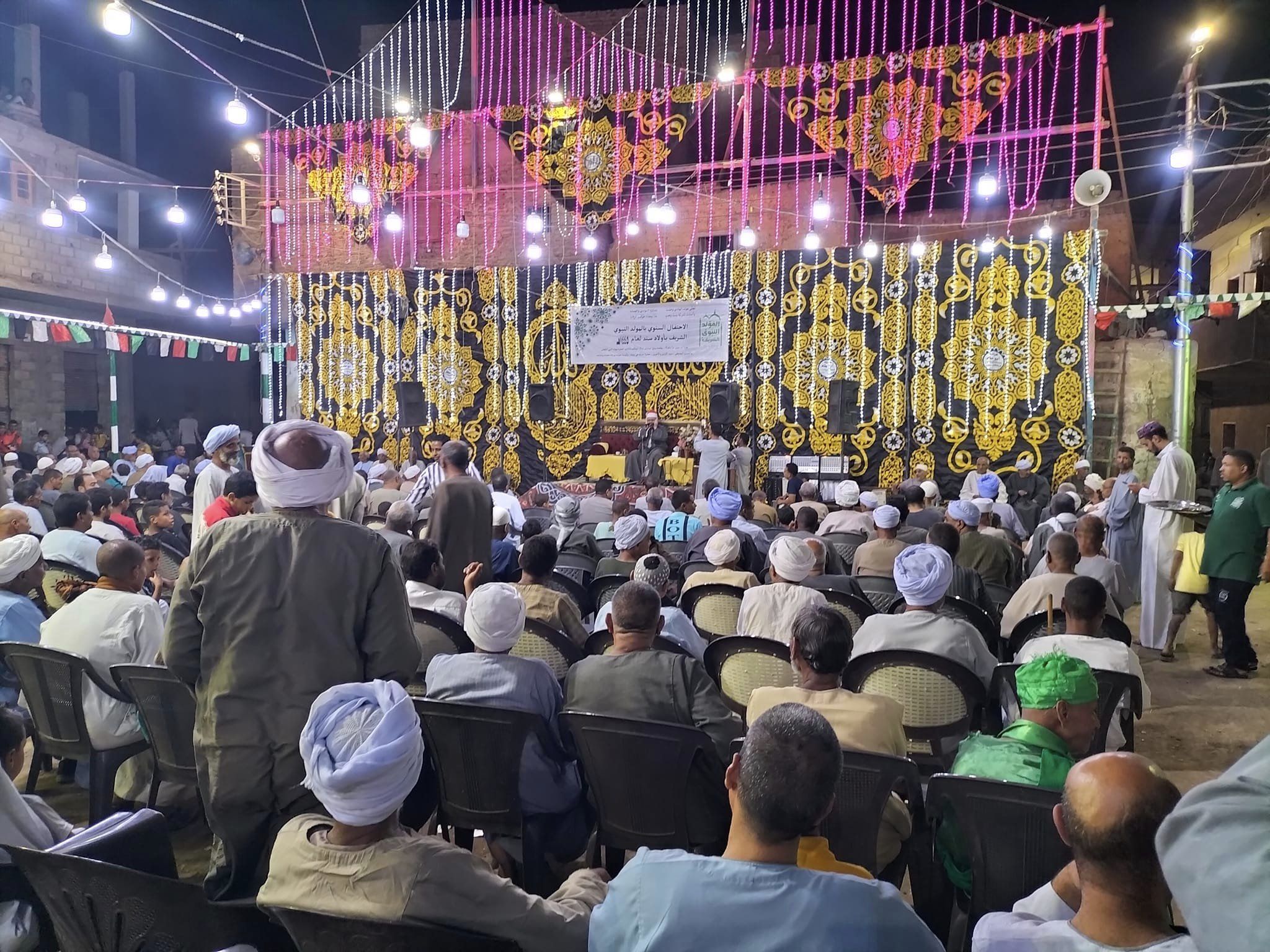 أبناء قرية الرزيقات بالأقصر يحتفلون بالمولد النبوى أبناء قرية الرزيقات بالأقصر يحتفلون بالمولد النبوى