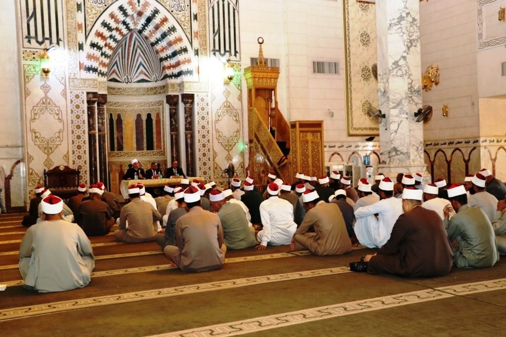 داخل المسجد الجامع بأسوان داخل المسجد الجامع بأسوان