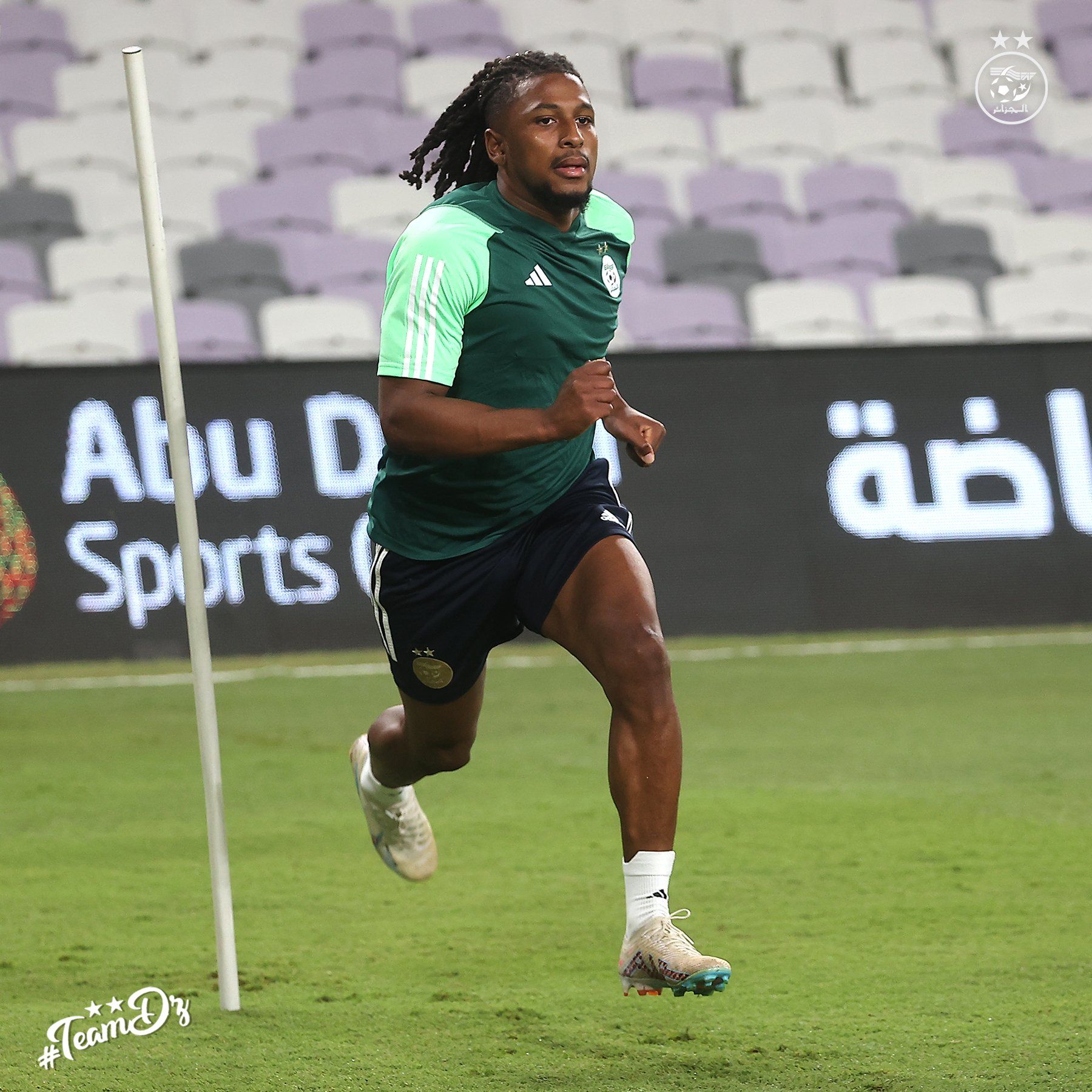 منتخب الجزائر (4) منتخب الجزائر (4)