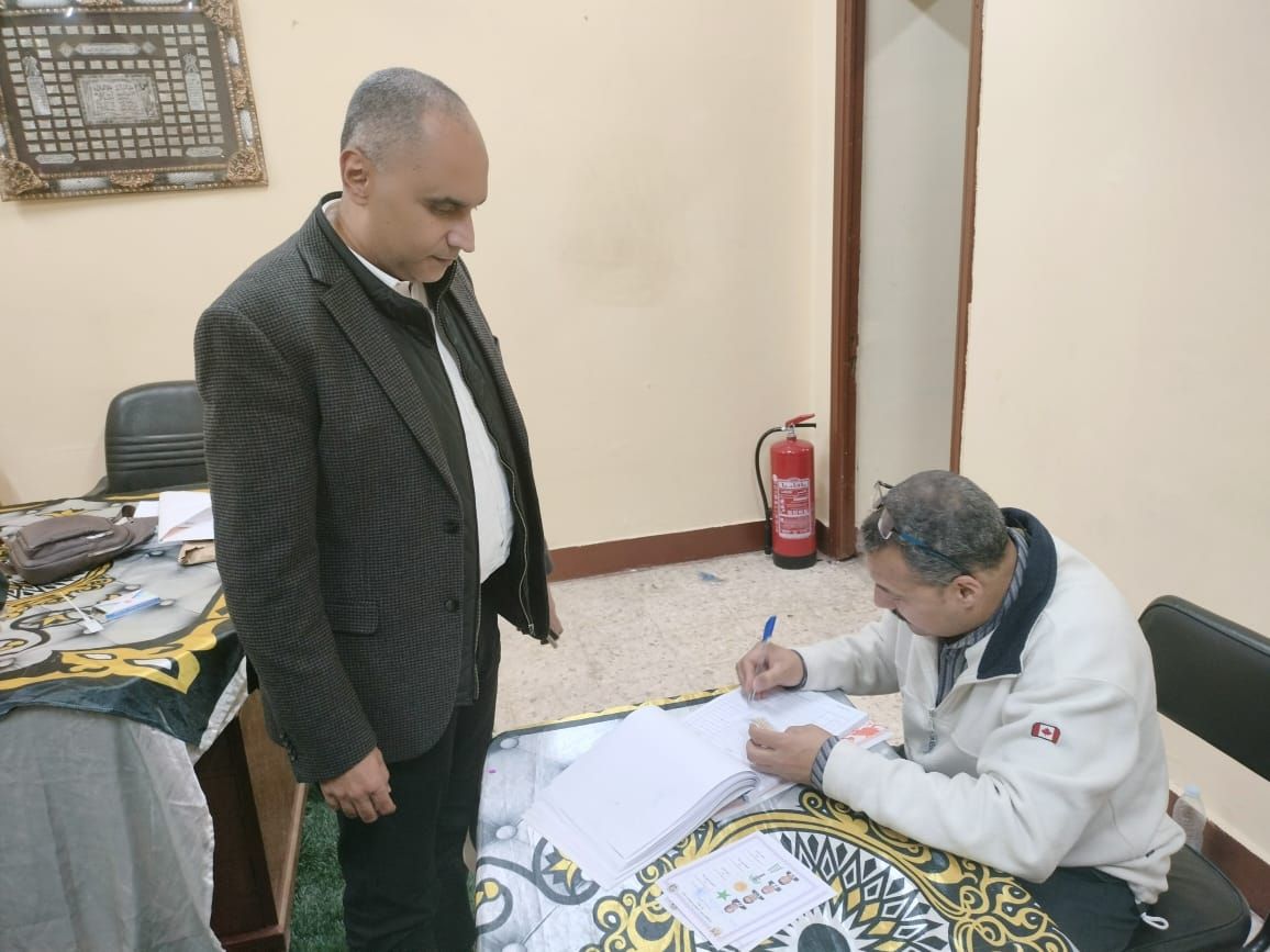 وكيل صحة الغربية يدلى بصوته في الانتخابات (1) وكيل صحة الغربية يدلى بصوته في الانتخابات (1)