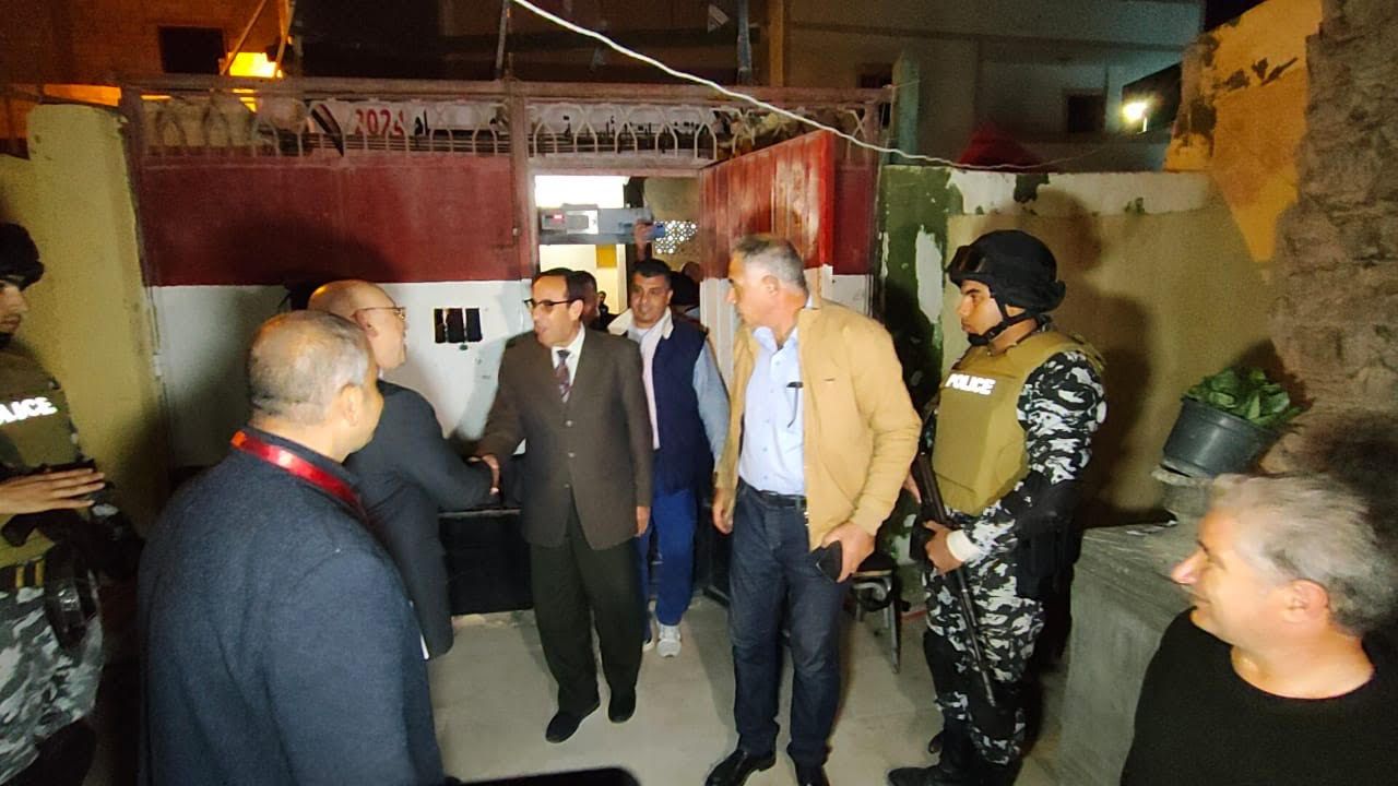 محافظ شمال سيناء يدلي بصوته في الانتخابات (4) محافظ شمال سيناء يدلي بصوته في الانتخابات (4)