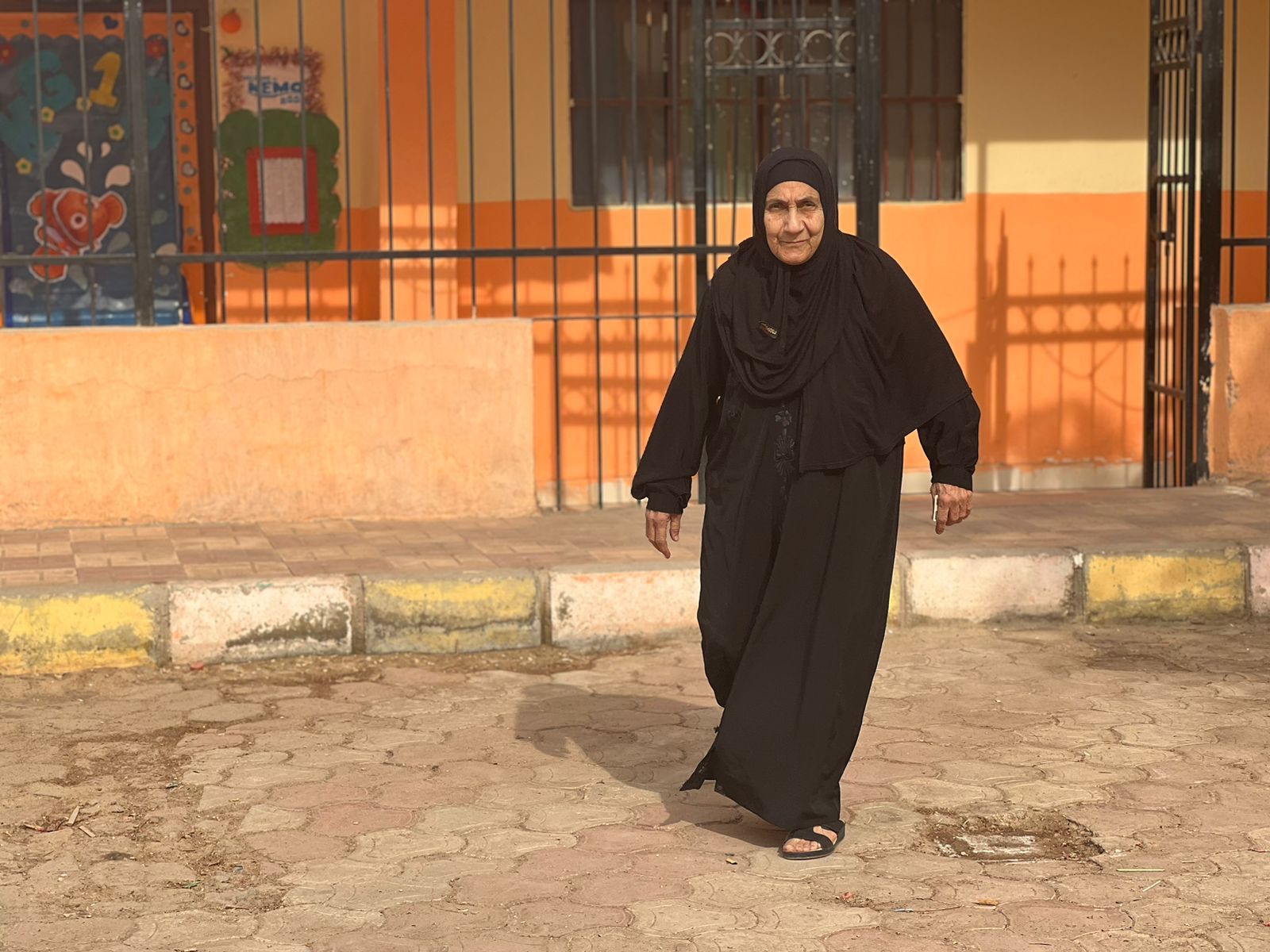سيدة عجوز أخرى تشارك بالإنتخابات سيدة عجوز أخرى تشارك بالإنتخابات