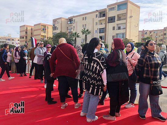السيدات أمام اللجان الانتخابية السيدات أمام اللجان الانتخابية