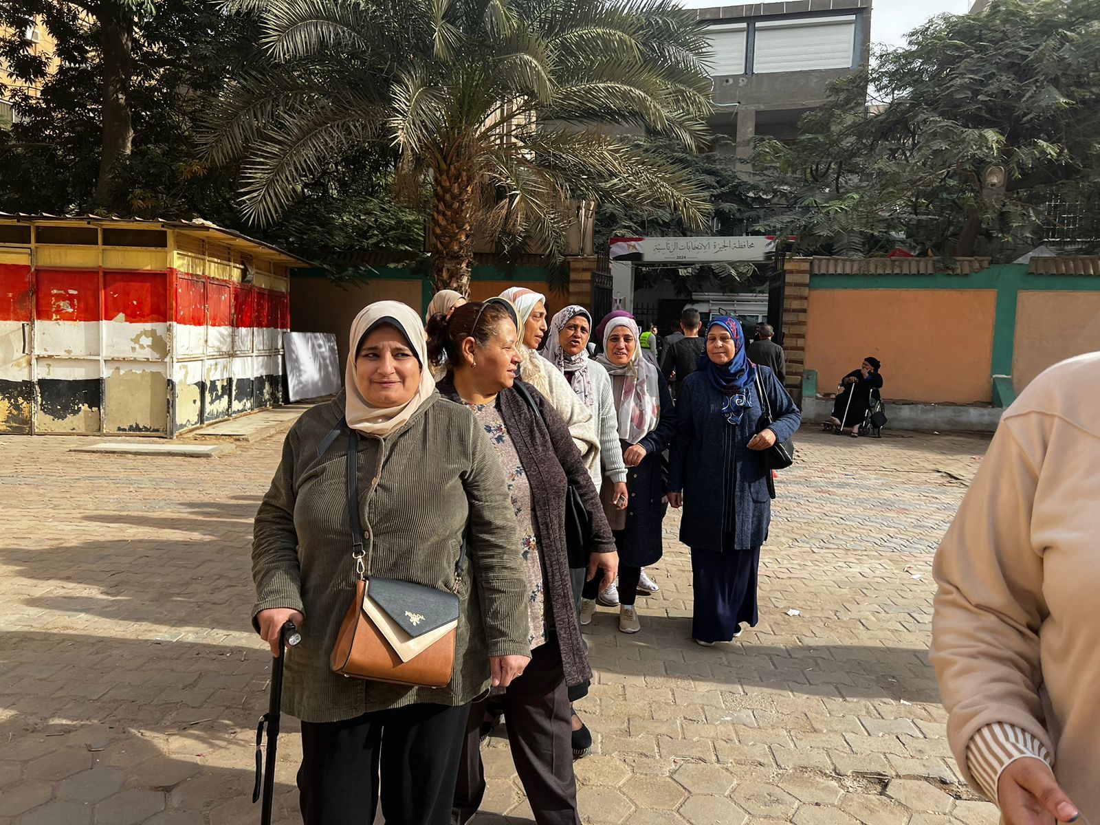نساء بإحدى اللجان الإنتخابية نساء بإحدى اللجان الإنتخابية