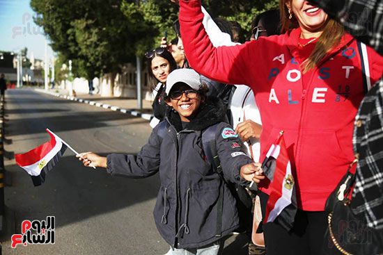 الابن مع والدته تشجيع الابن مع والداته