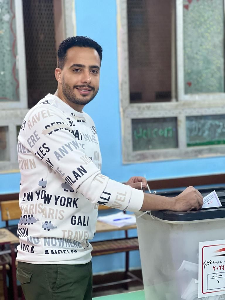 الفنان عصام السقا يدلي بصوته الفنان عصام السقا يدلي بصوته