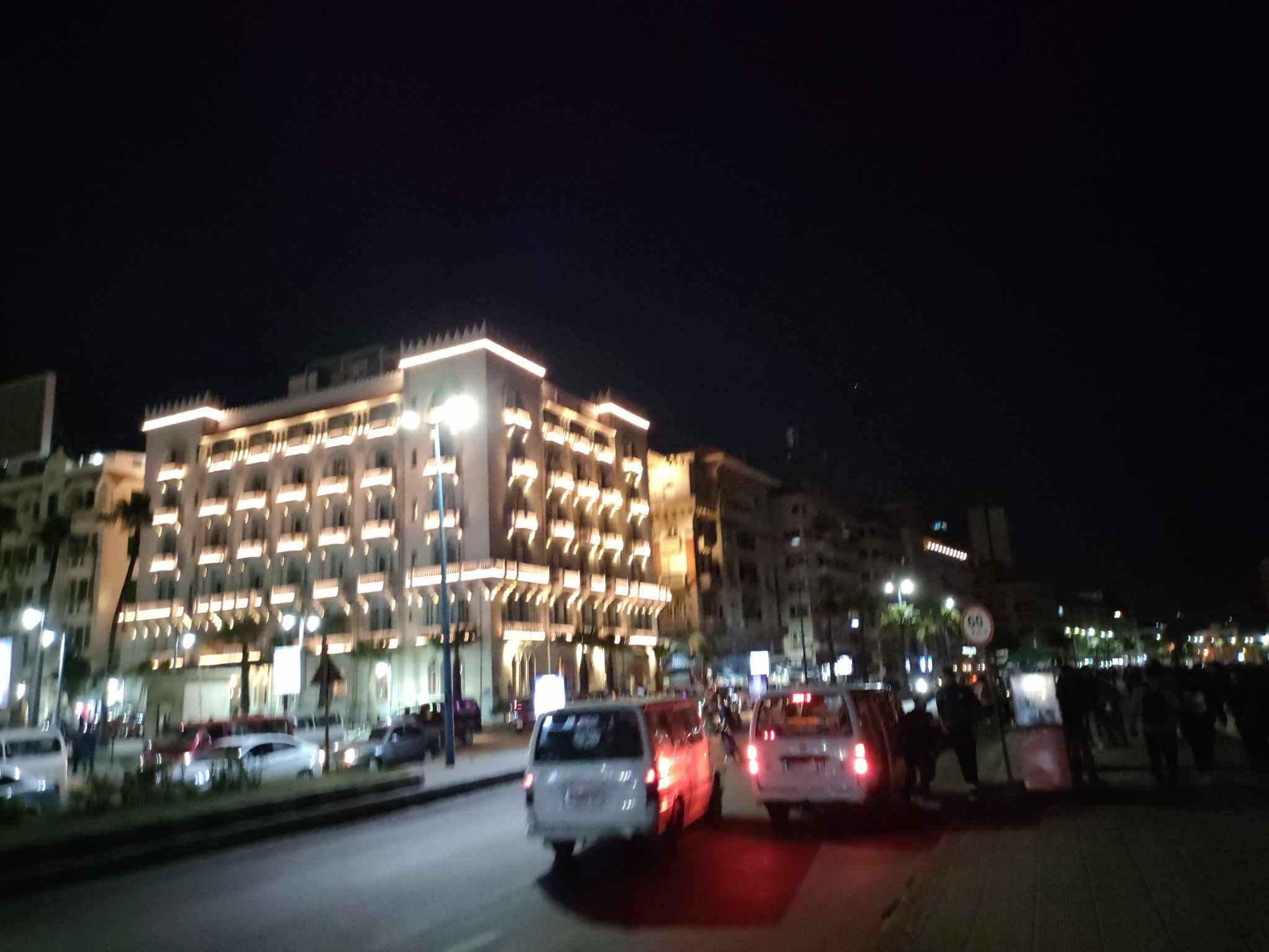 كورنيش الإسكندرية ليلا يشهد توافد المواطنين كورنيش الإسكندرية ليلا يشهد توافد المواطنين