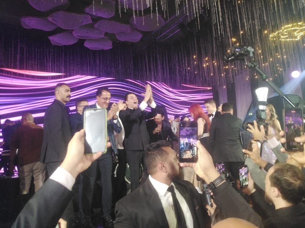 مصطفى قمر يشعل حفل زفاف ابنة مصطفى كامل (2) مصطفى قمر يشعل حفل زفاف ابنة مصطفى كامل (2)