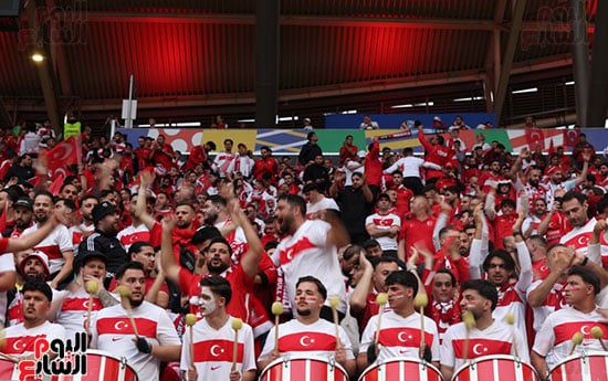 جماهير تركيا تشعل المدرجات جماهير تركيا تشعل المدرجات